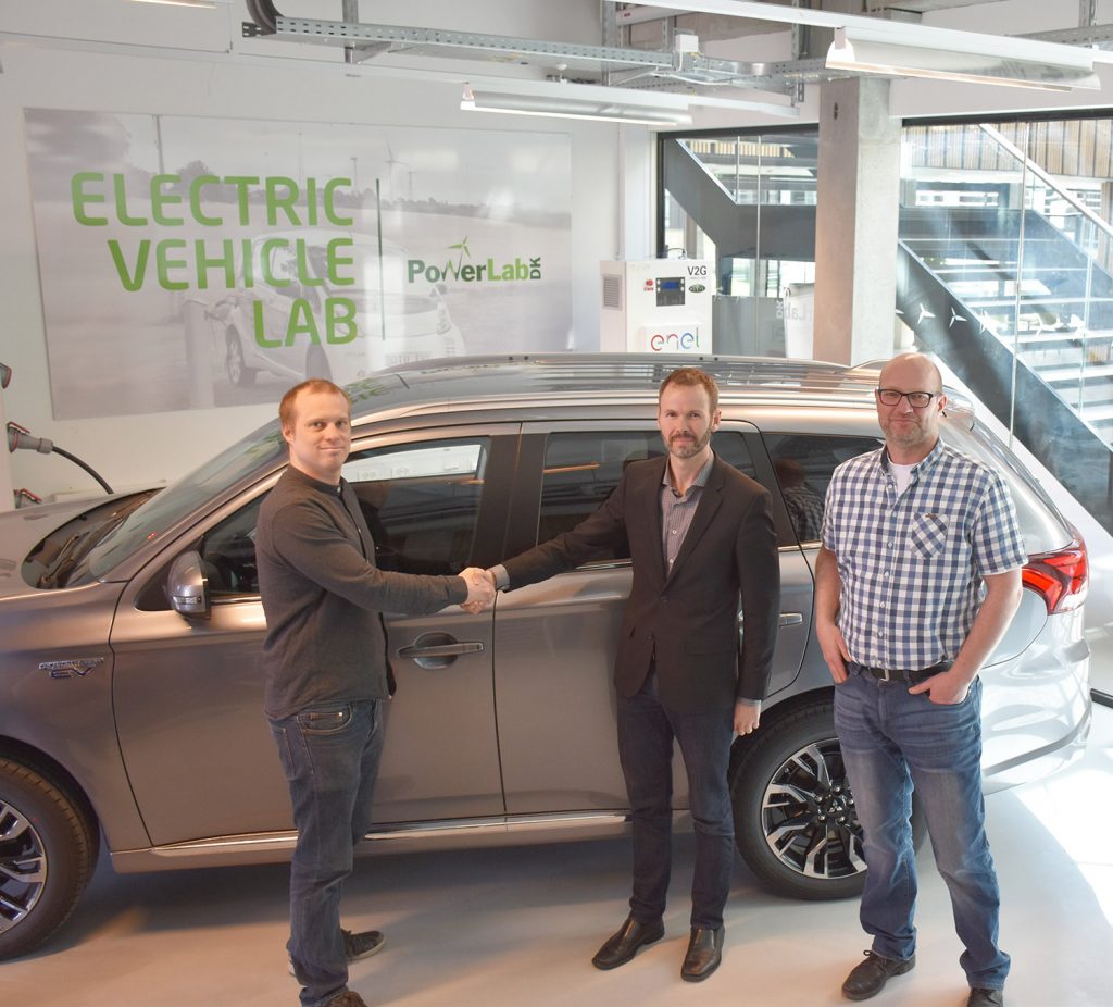 Tobias Gerster, Brand Manager, Mitsubishi Denmark (center) with Peter Bach Andersen, Senior Researcher at DTU Electrical Engineering (left) and Project Manager of Parker Thomas Sørensen, Development officer at DTU Electrical Engineering (right) 